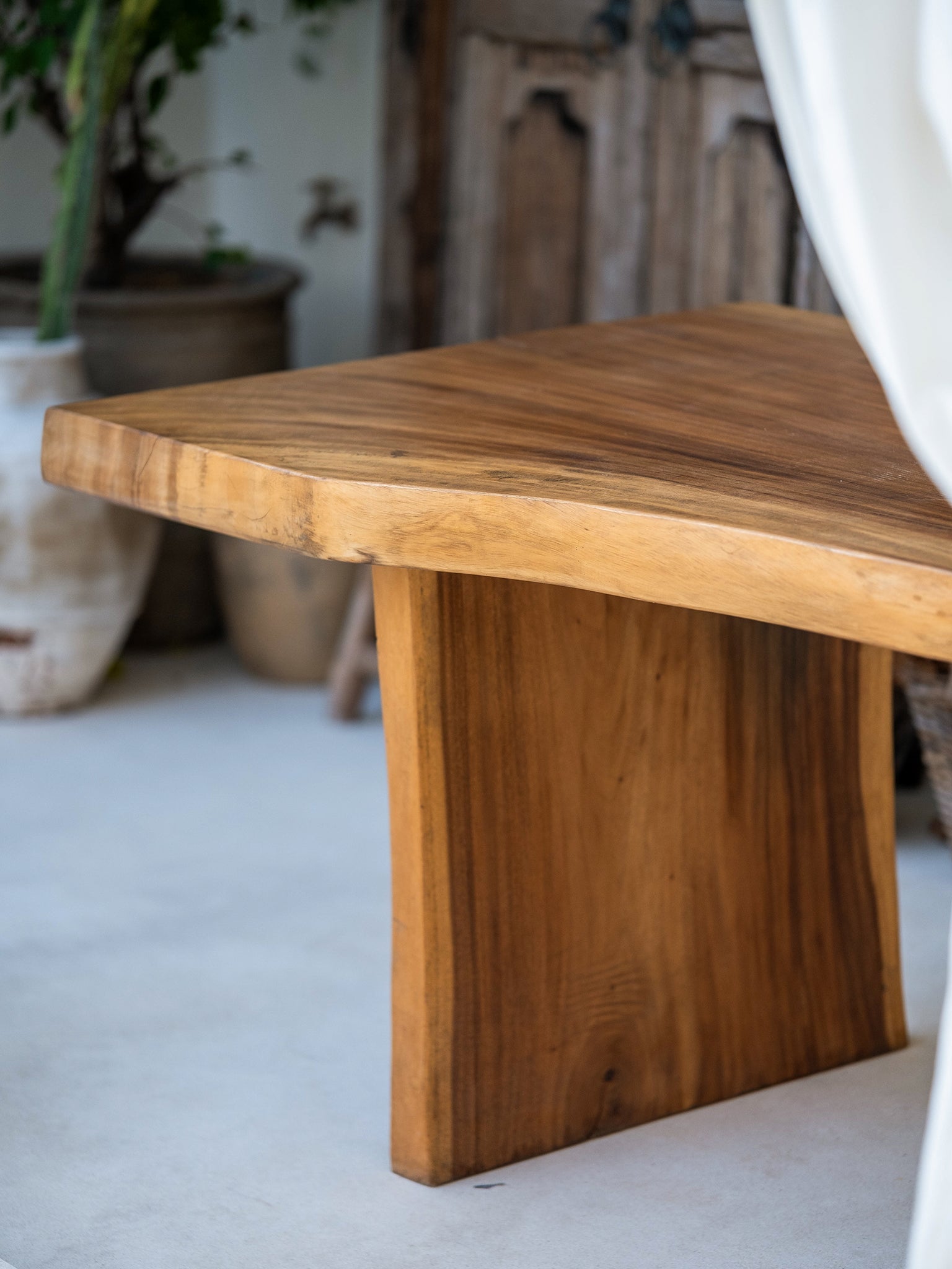 Kawi Dining Table